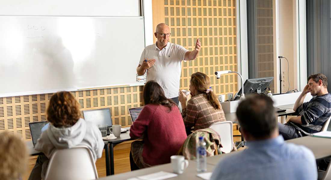 Lecture from the course with Clinical Professor Jens Lundgren